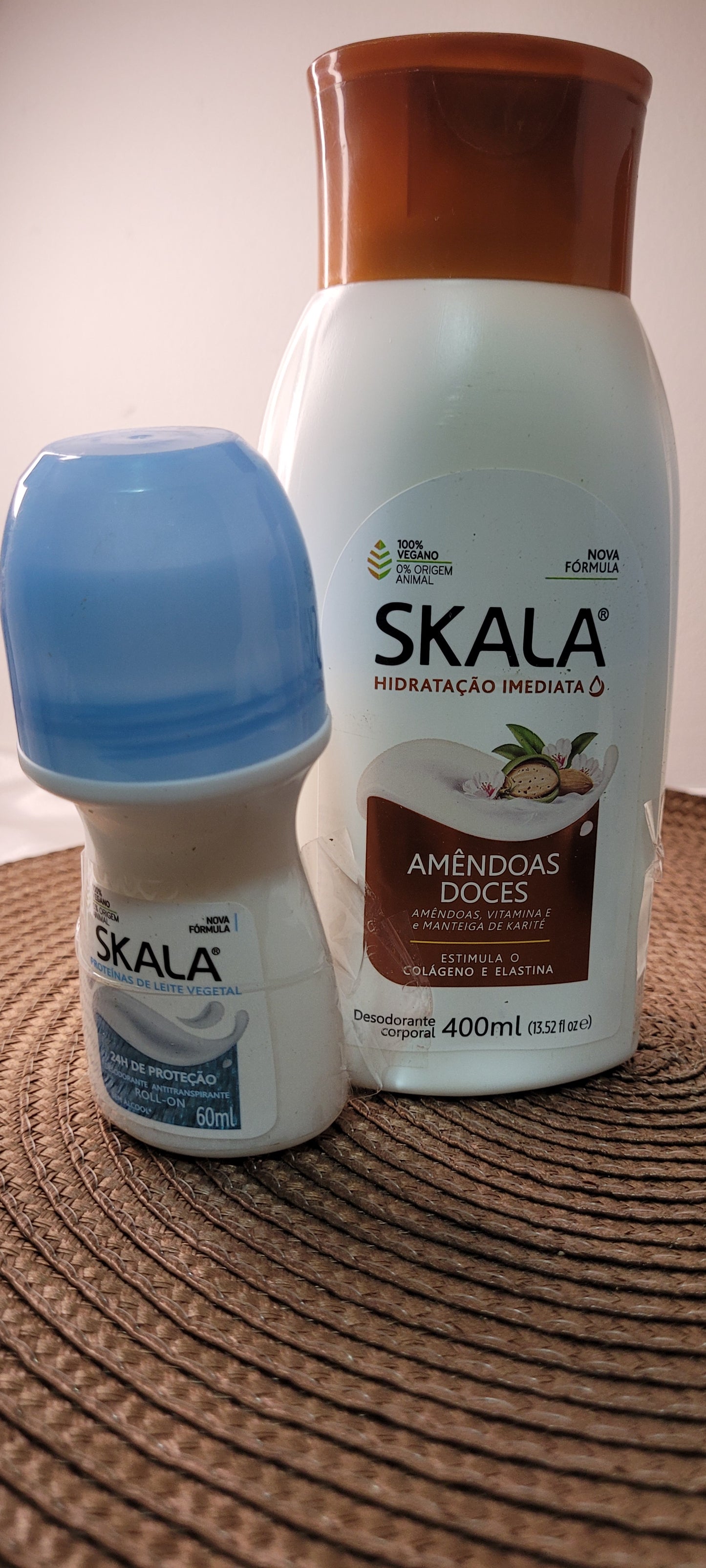 Crema corporal almendras Dulces 400 ml + desodorante en roll on .