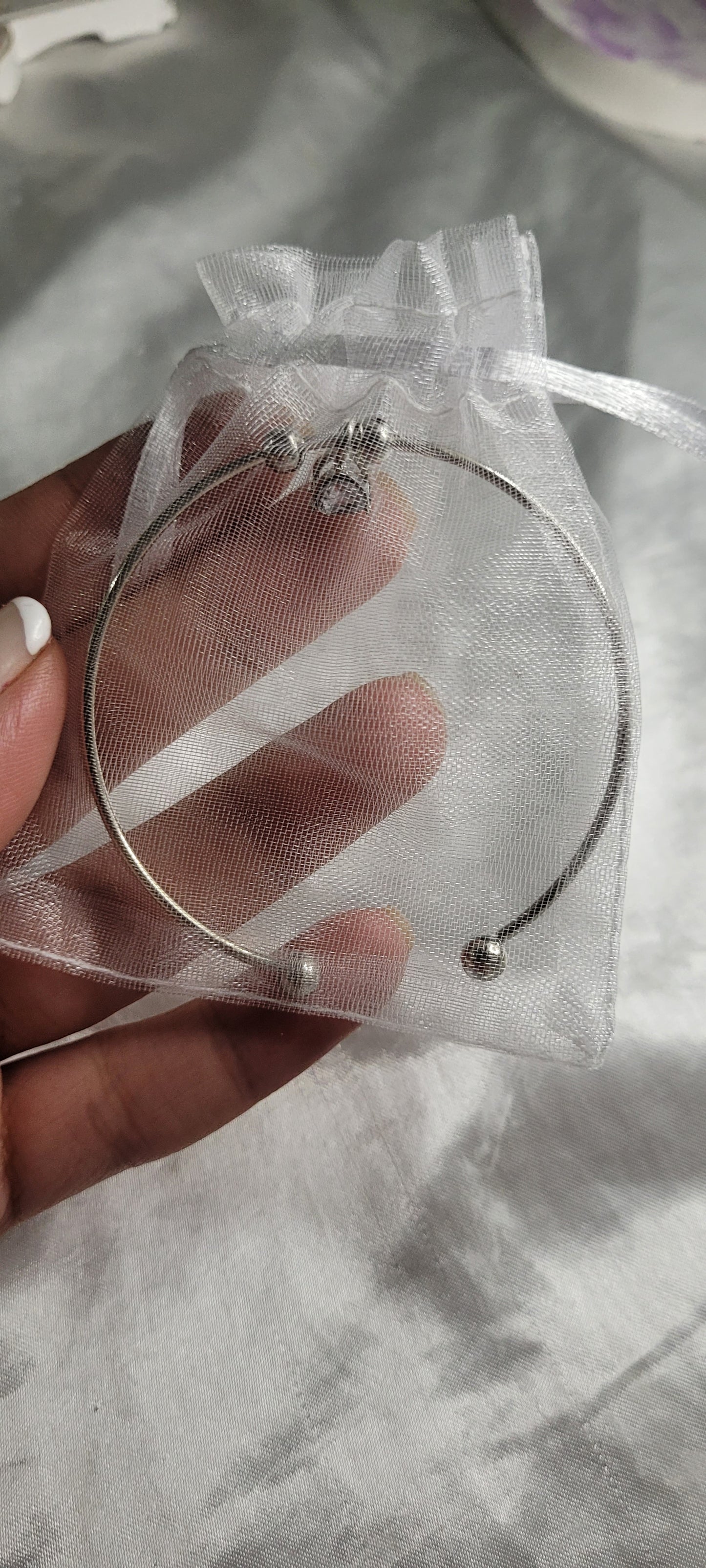Pulseras plateadas