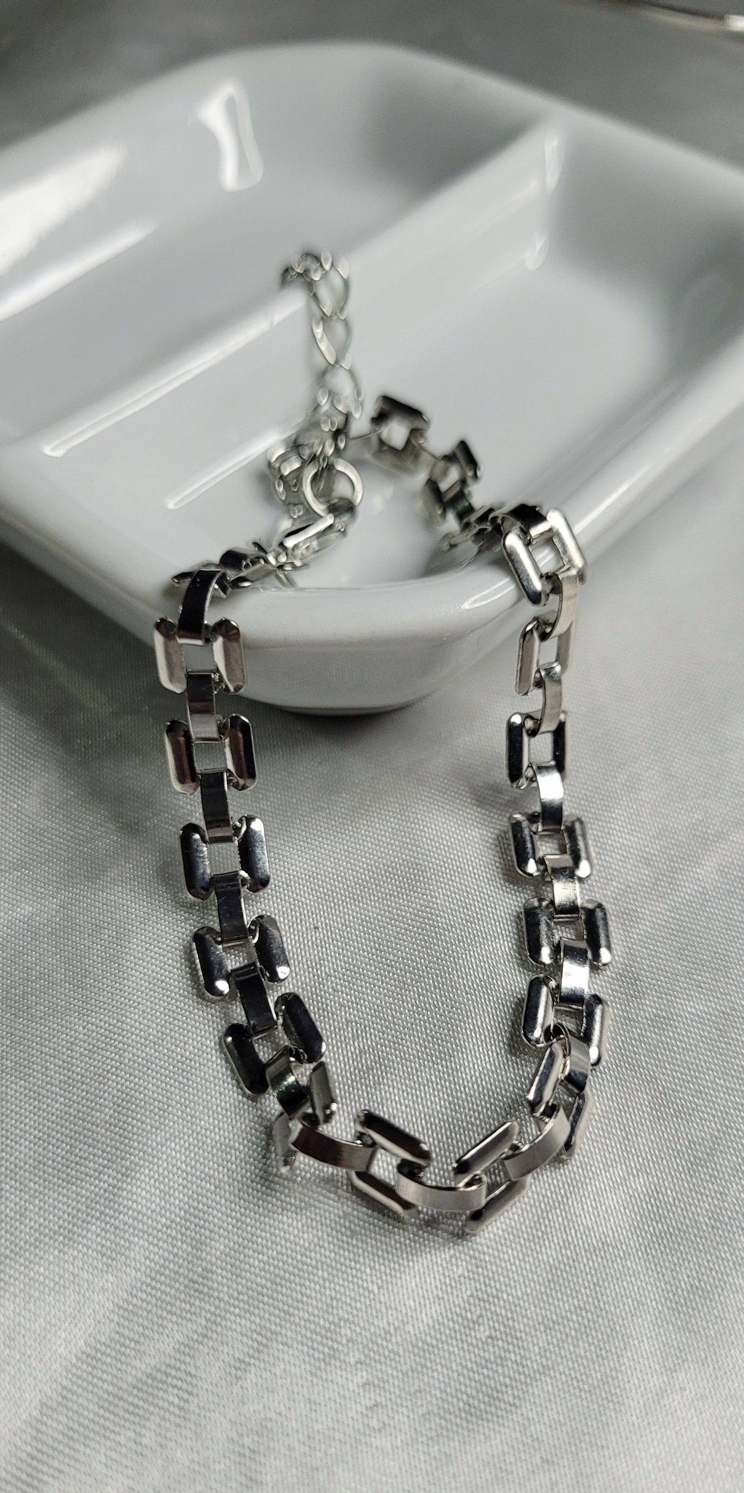 Pulseras plateadas