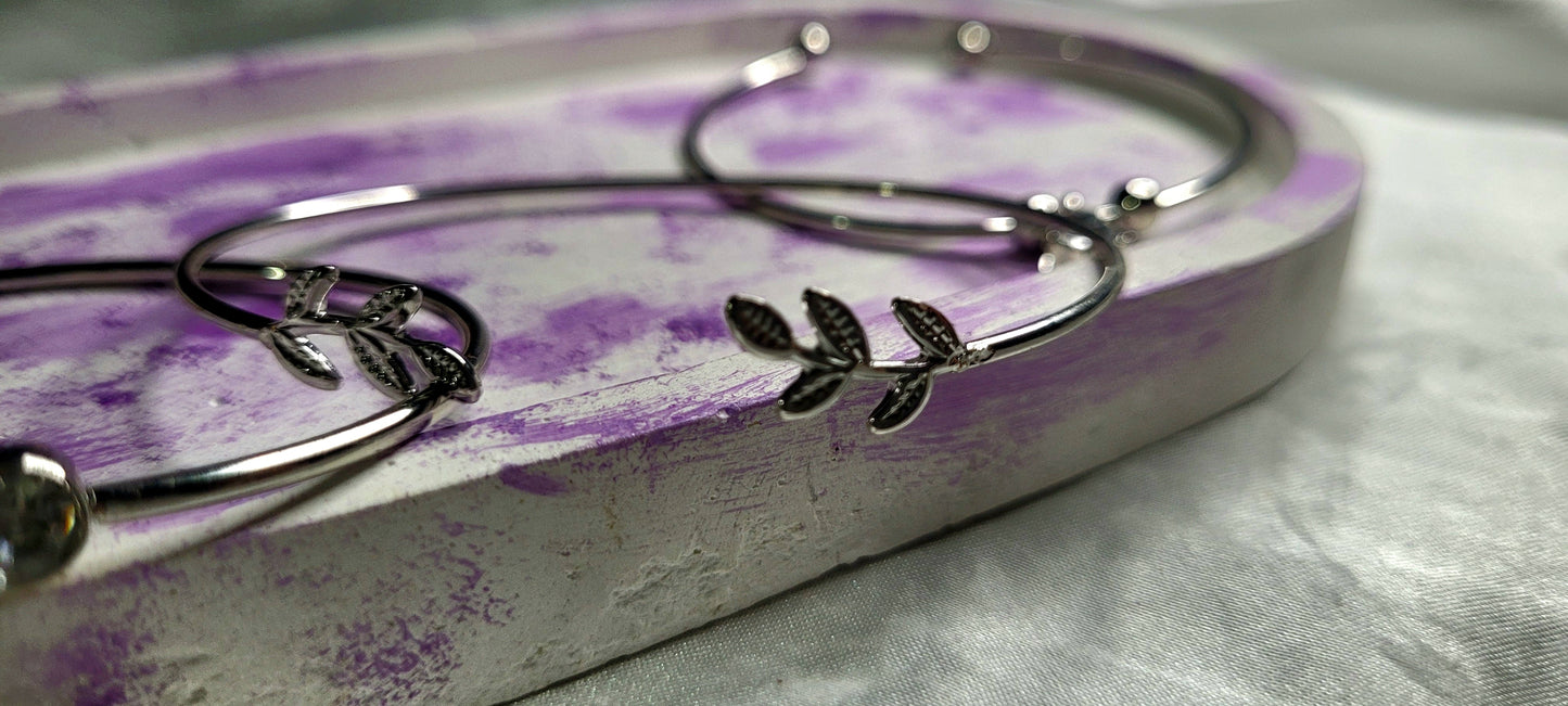 Pulseras plateadas
