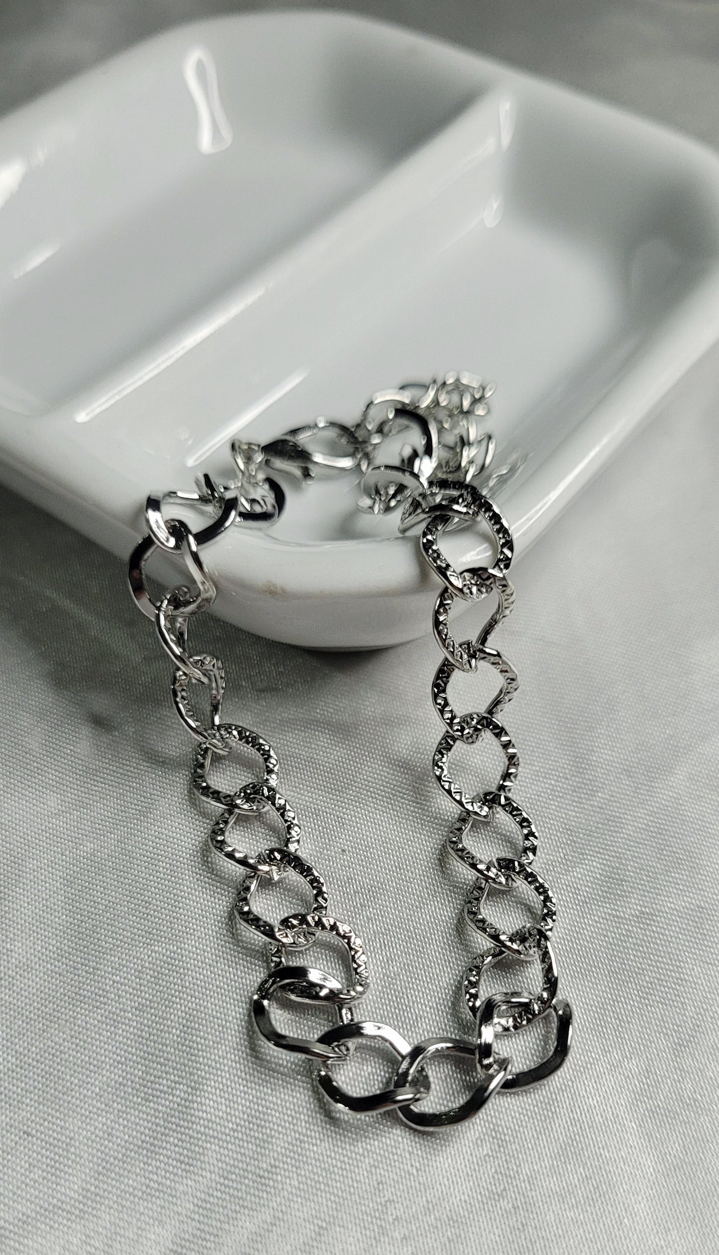 Pulseras plateadas