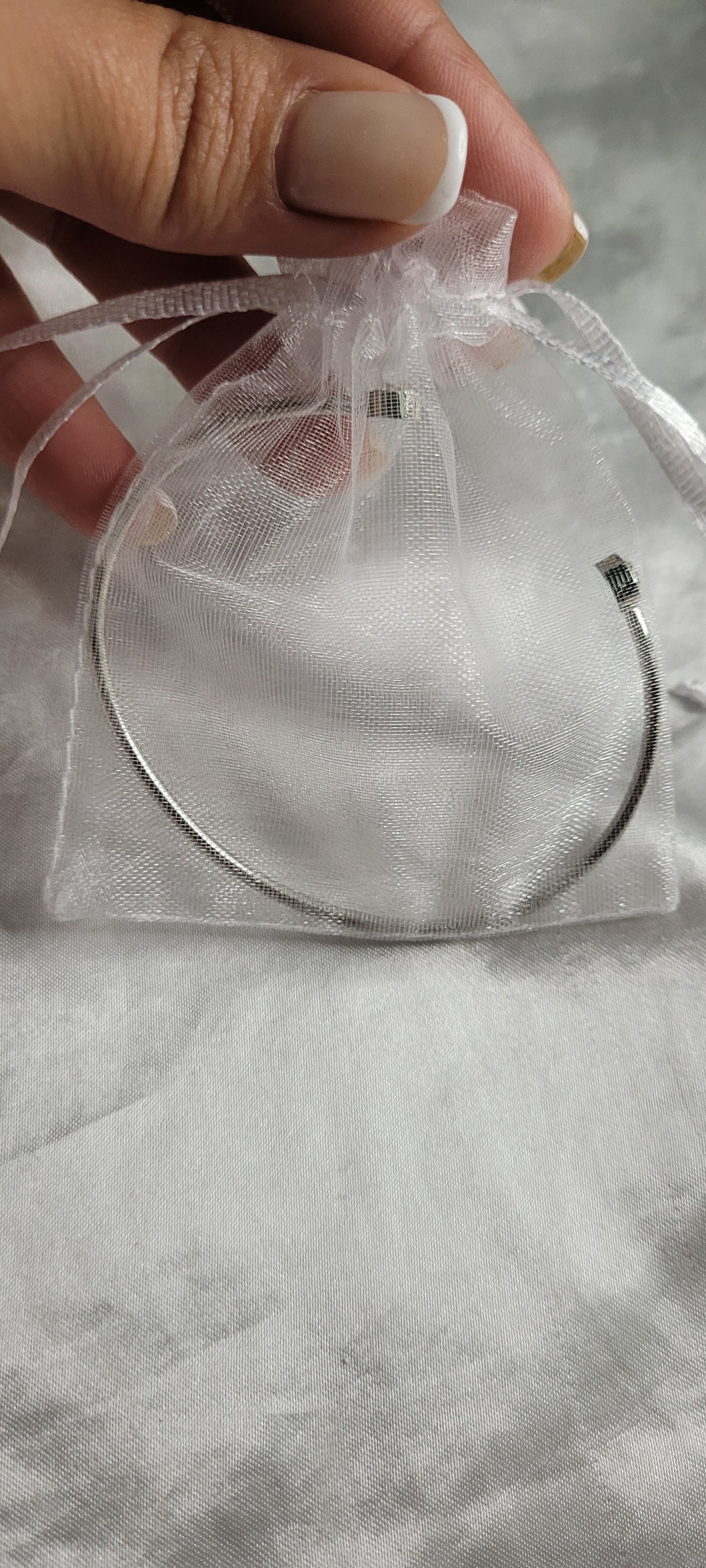 Pulseras plateadas