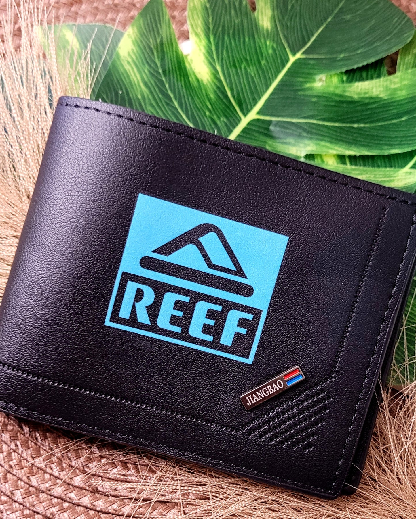 Billetera de Hombre . REEF .cuerina en negro