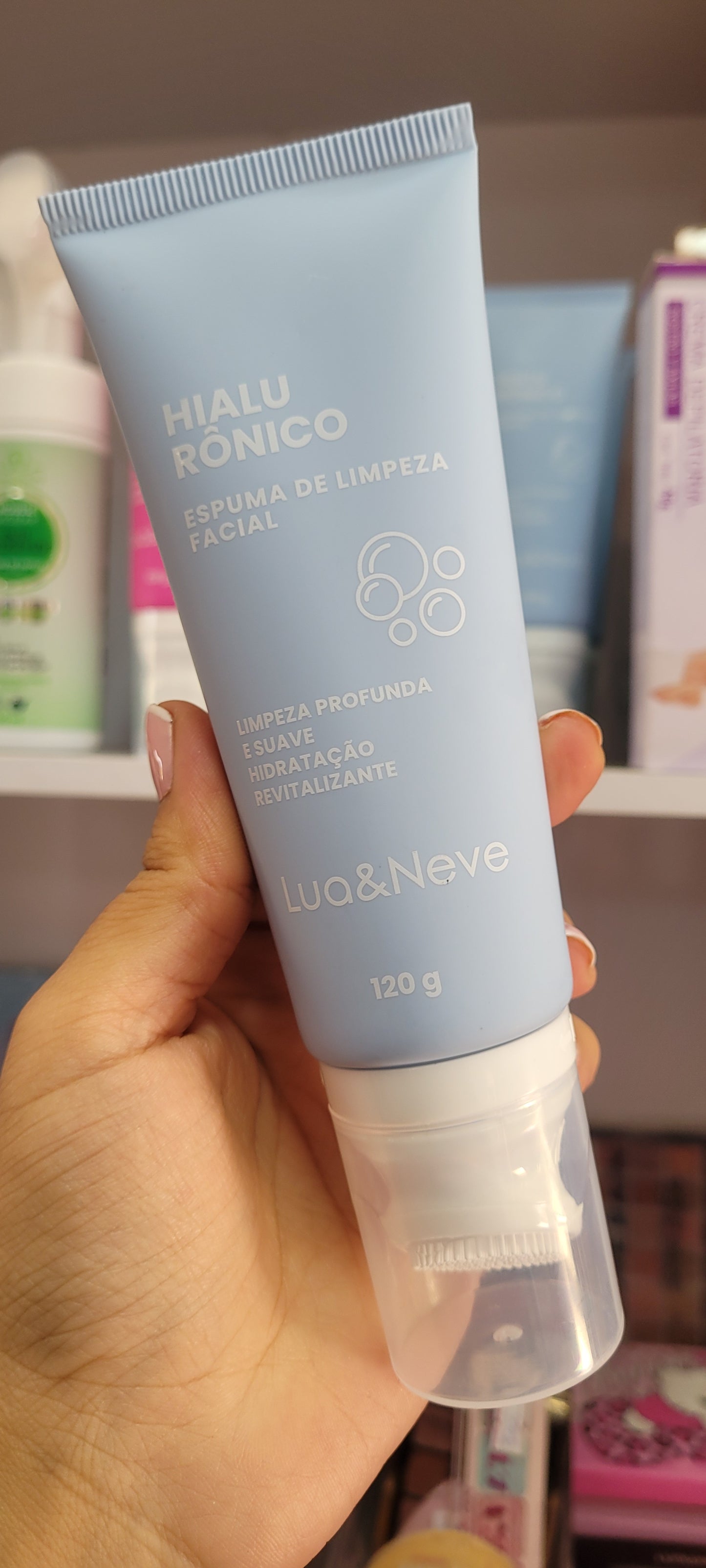 Mousse facial con ácido hialurónico