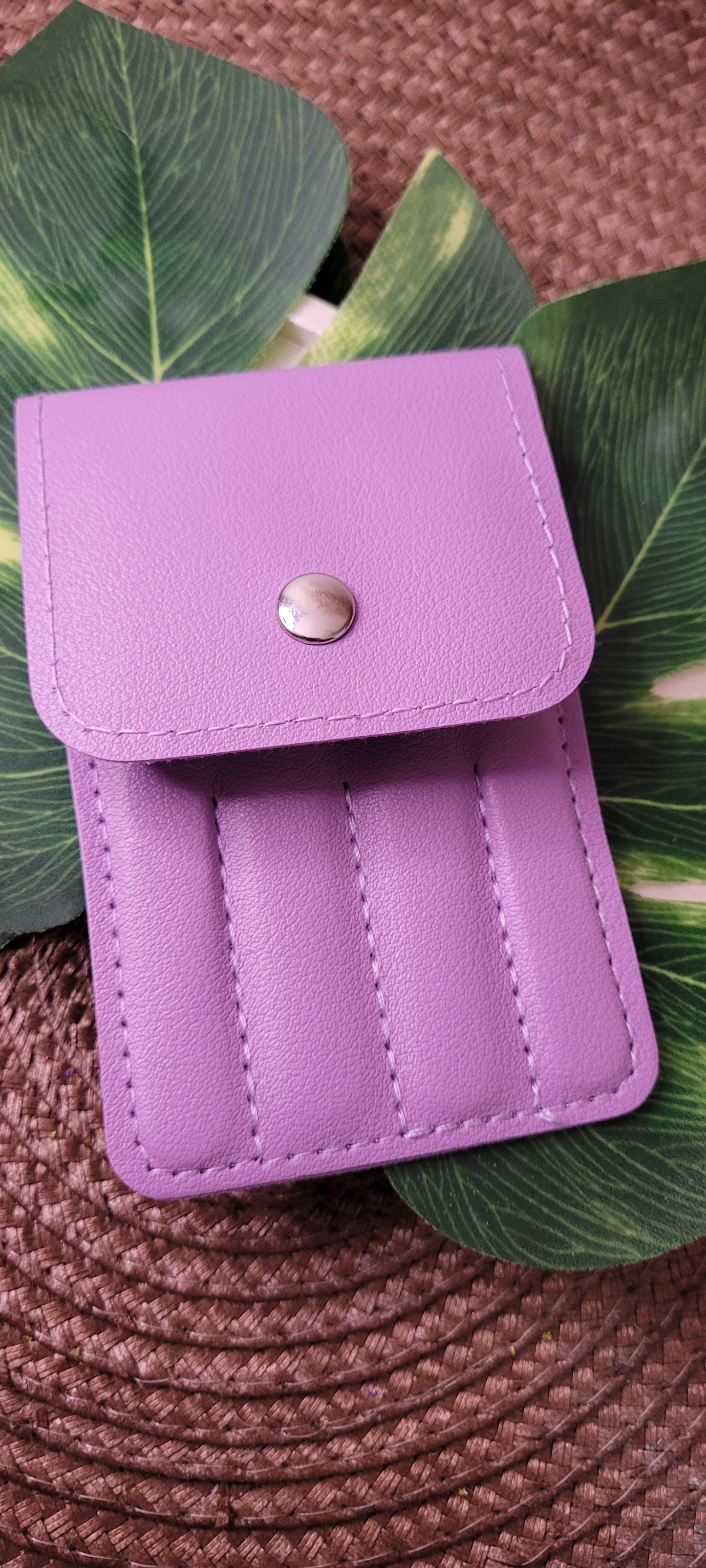 Set de pinza de cejas más cepillito .(violeta)