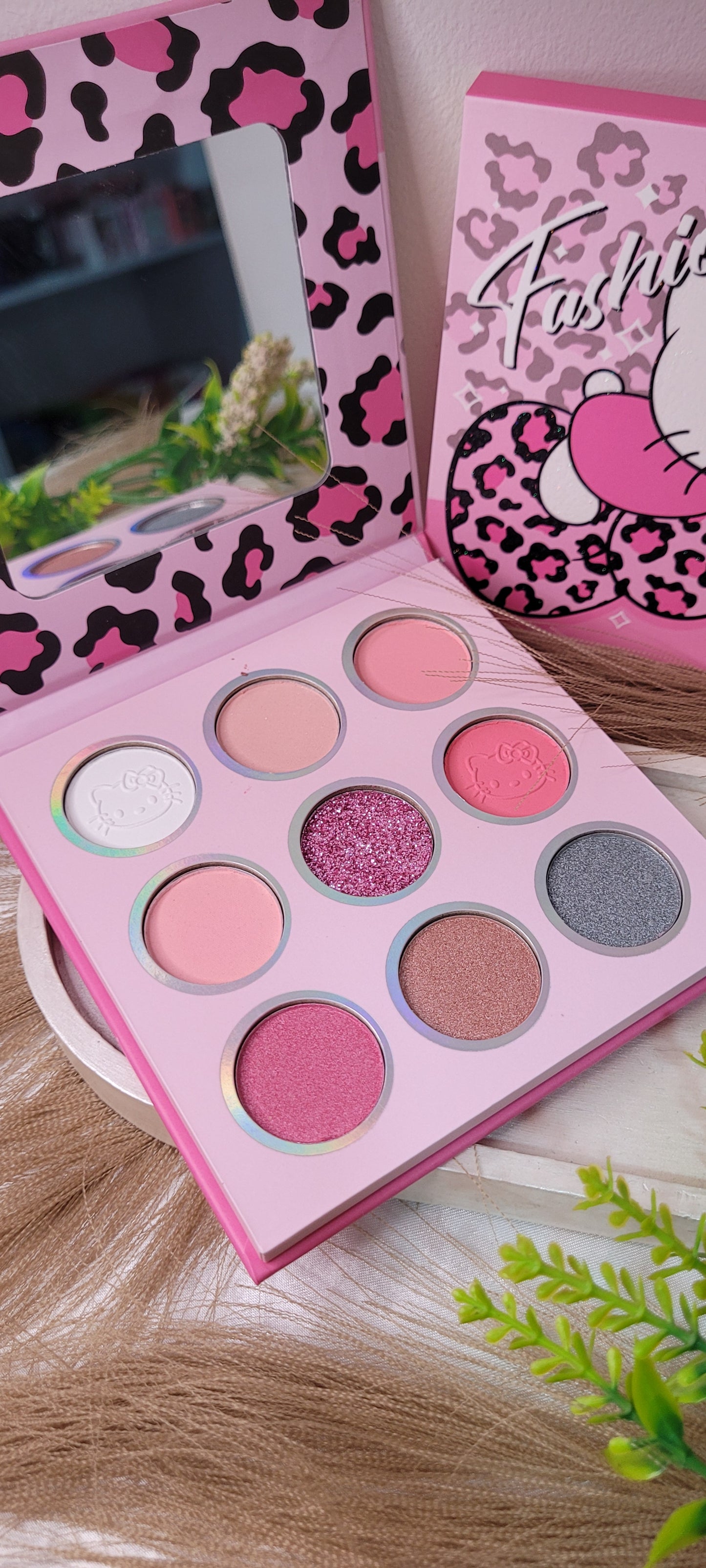 Paleta de sombras kitty 9 colores con espejo